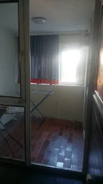 Zatvorena terasa sa prozorom. - image 8