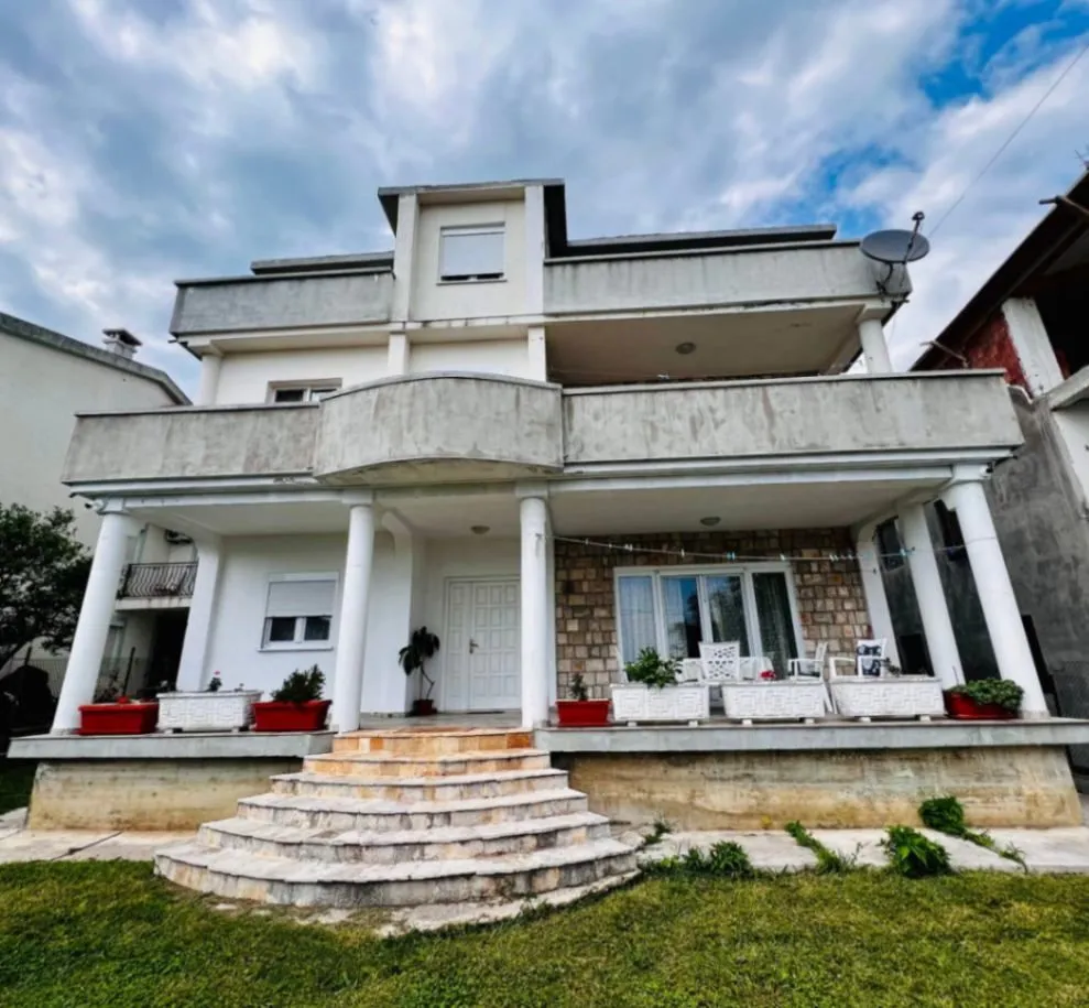 Sale, house, 380m², Šušanj, Bar