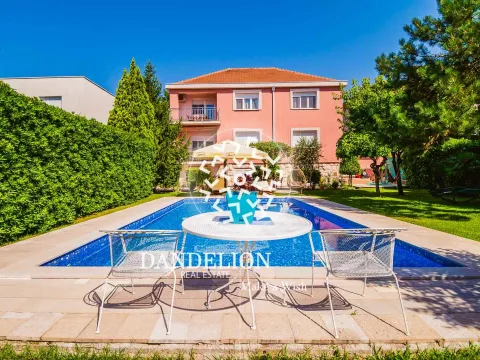 Izdavanje, kuća, 325m², Gorica C, Podgorica - image 38