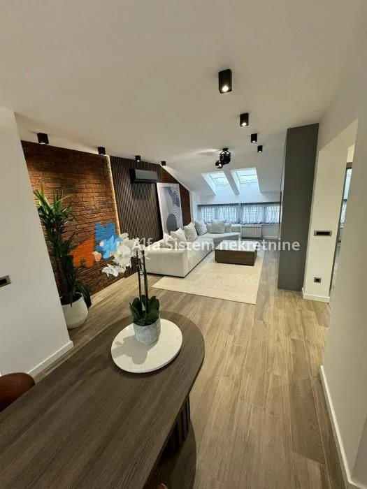 Izdavanje, trosoban stan, 100m², Savski Venac, Beograd