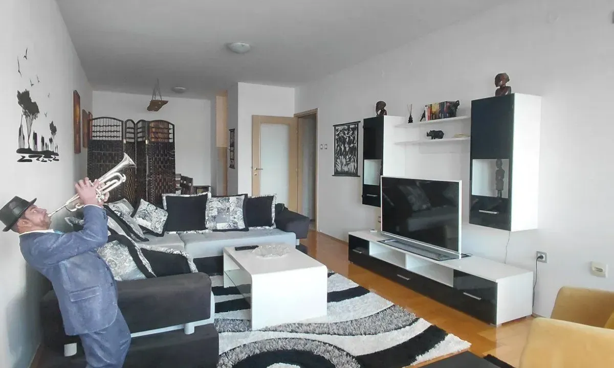 Izdavanje, trosoban stan, 95m², Preko Morače, Podgorica