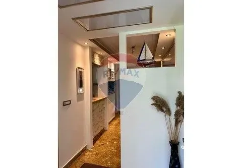 Izdavanje, dvosoban stan, 100m², Dobrota, Kotor - image 2