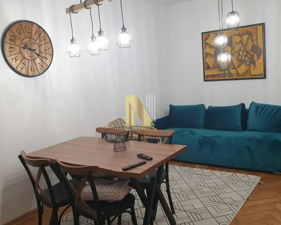 Izdavanje, trosoban stan, 70m², Centar, Novi Sad
