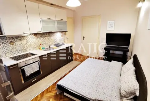 Rent, three bedroom apartment, 58m², Vračar Hram, Vračar Sve Podlokacije - image 5