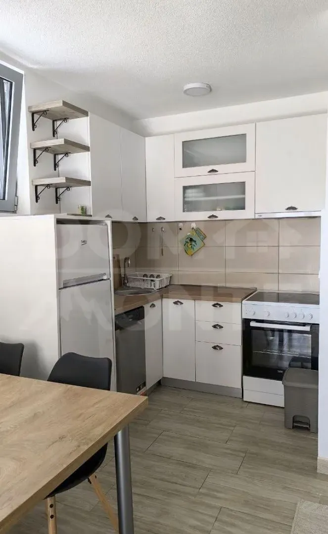 Izdavanje, jednosoban stan, 47m², Tivat, Crna Gora
