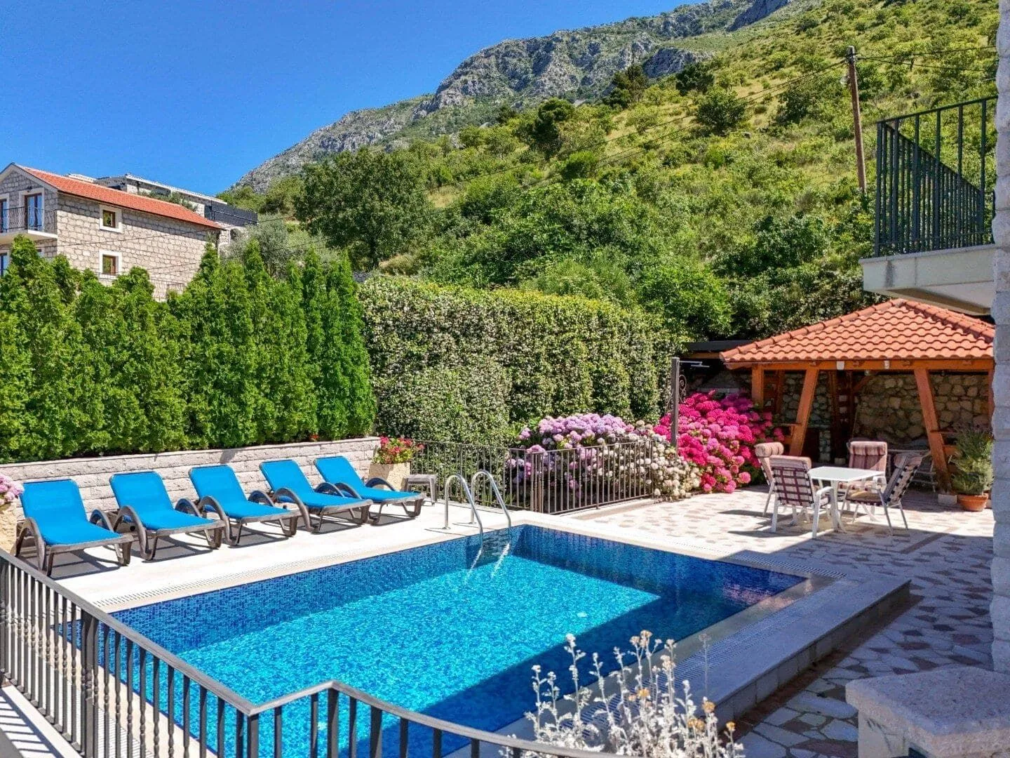 Sale, house, 317m², Reževići, Budva