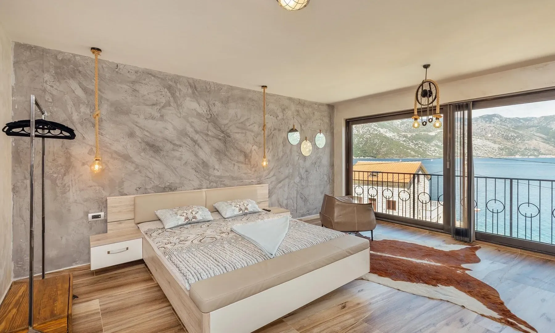 Prodaja, kuća, 300m², Kostanjica, Kotor