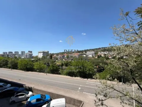 Izdavanje, trosoban stan, 107m², Vezirov Most, Podgorica - image 12