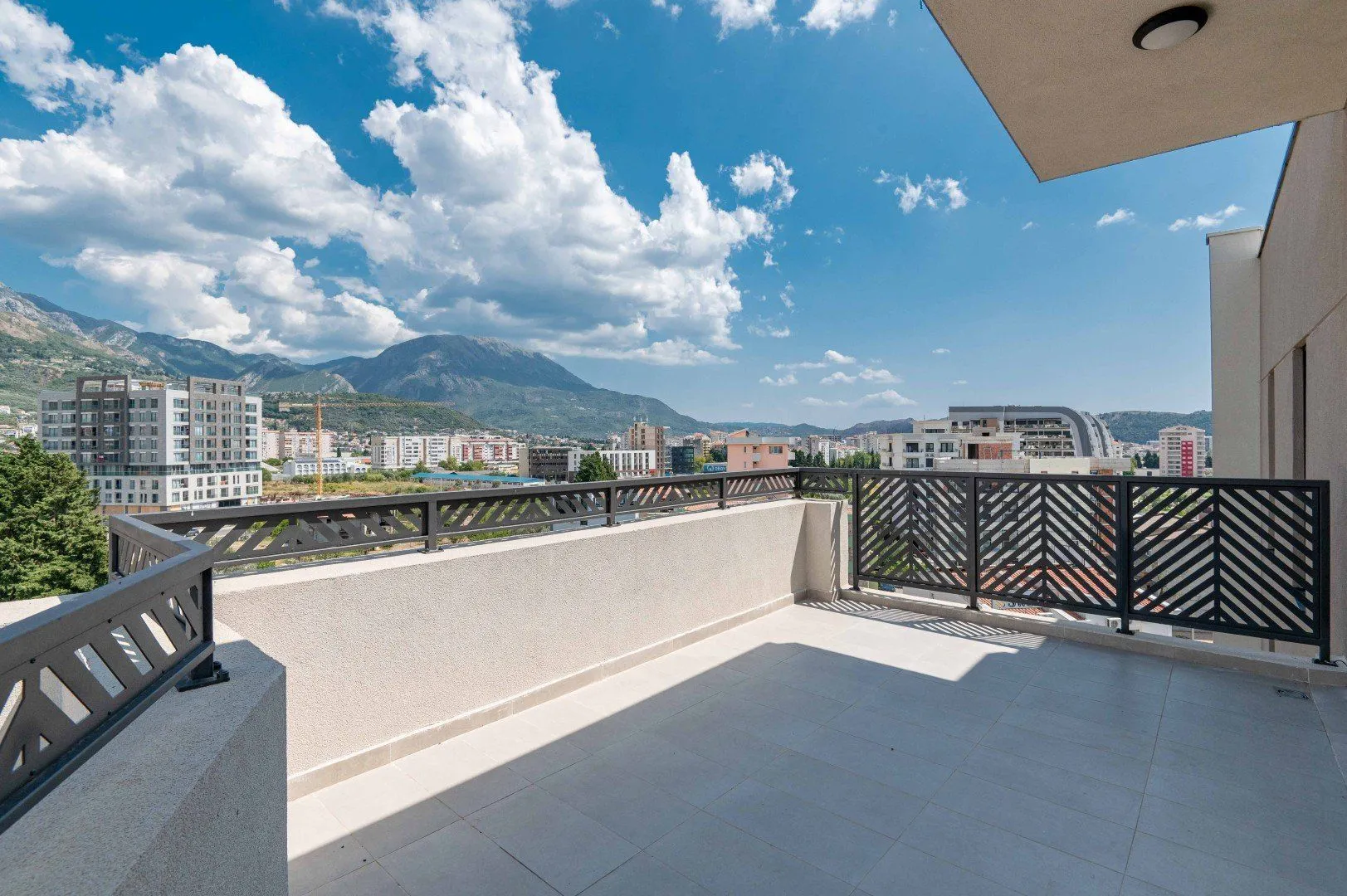 Sale, three bedroom apartment, 120m², Centar, Bar