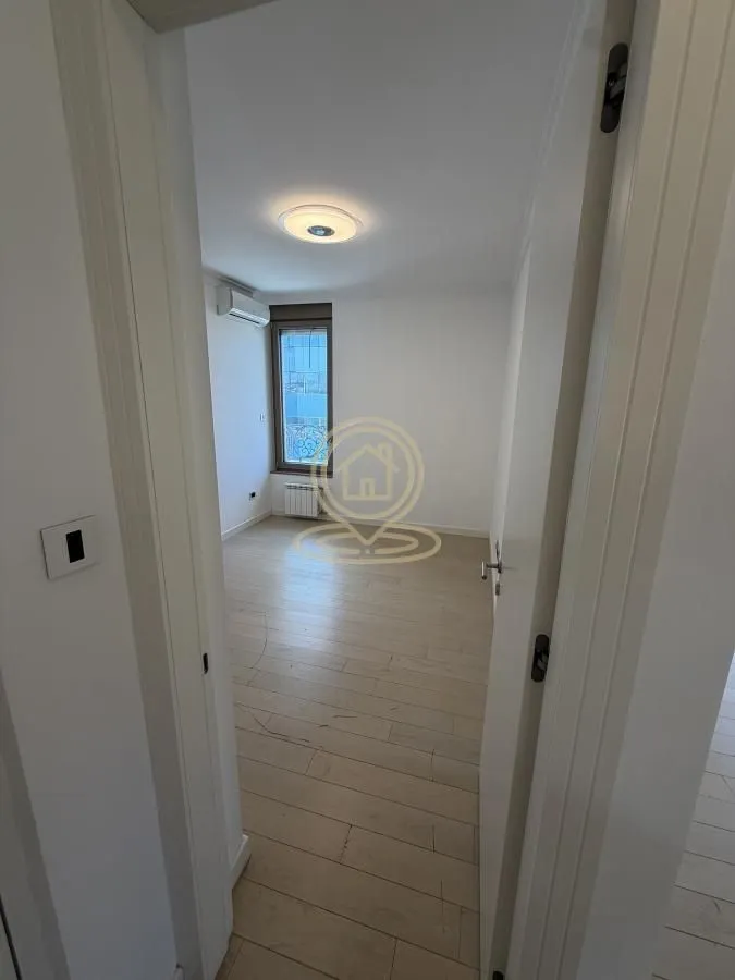 Izdavanje, dvosoban stan, 57m², Stari grad, Novi Sad