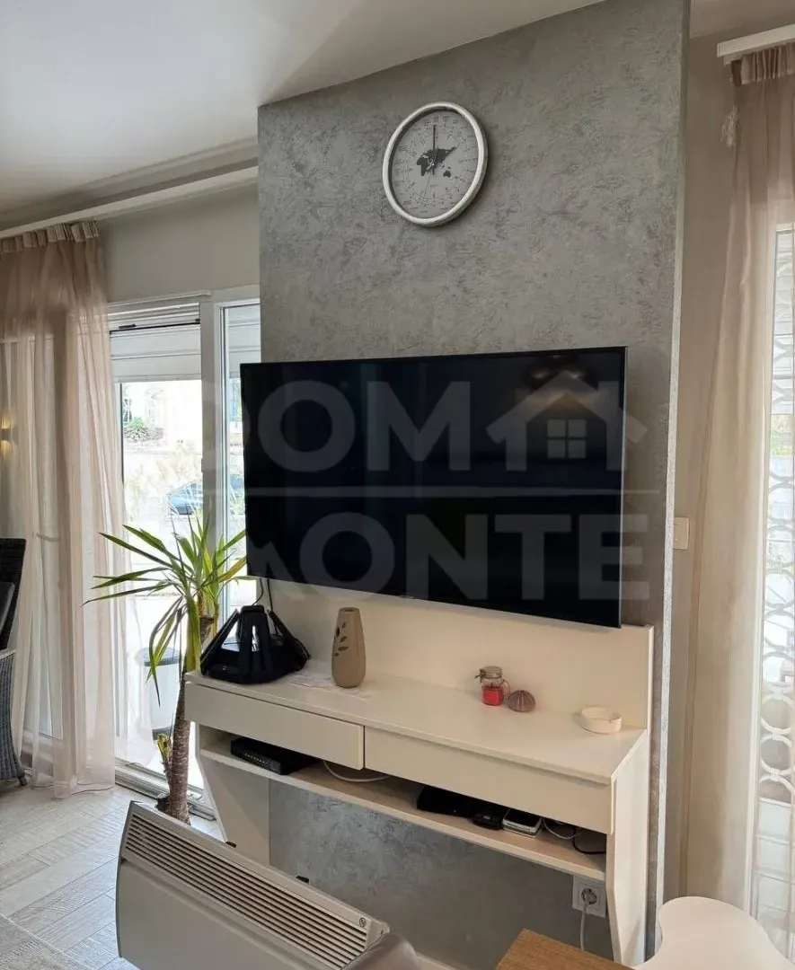 Izdavanje, dvosoban stan, 75m², Centar, Tivat