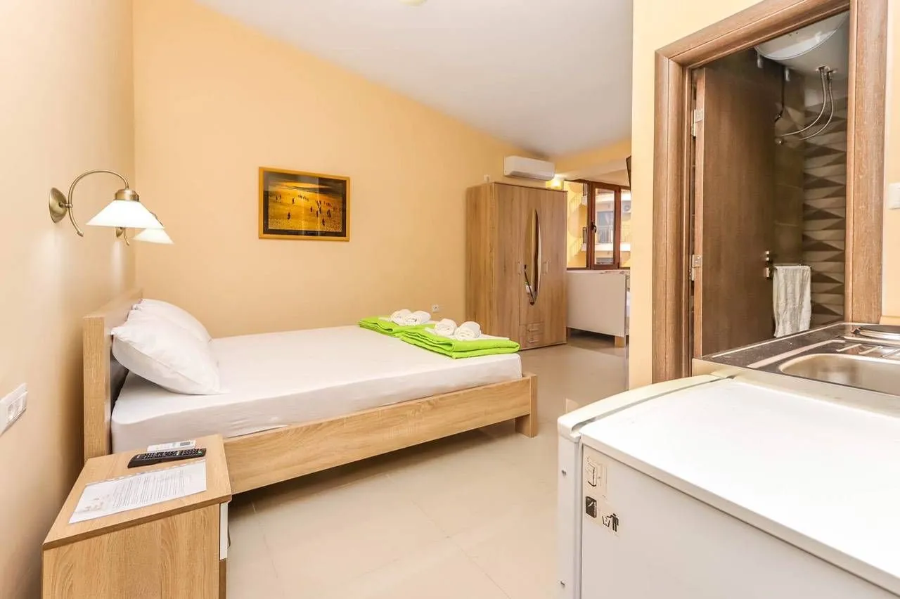 Sale, hospitality venue, 450m², Petrovac, Budva
