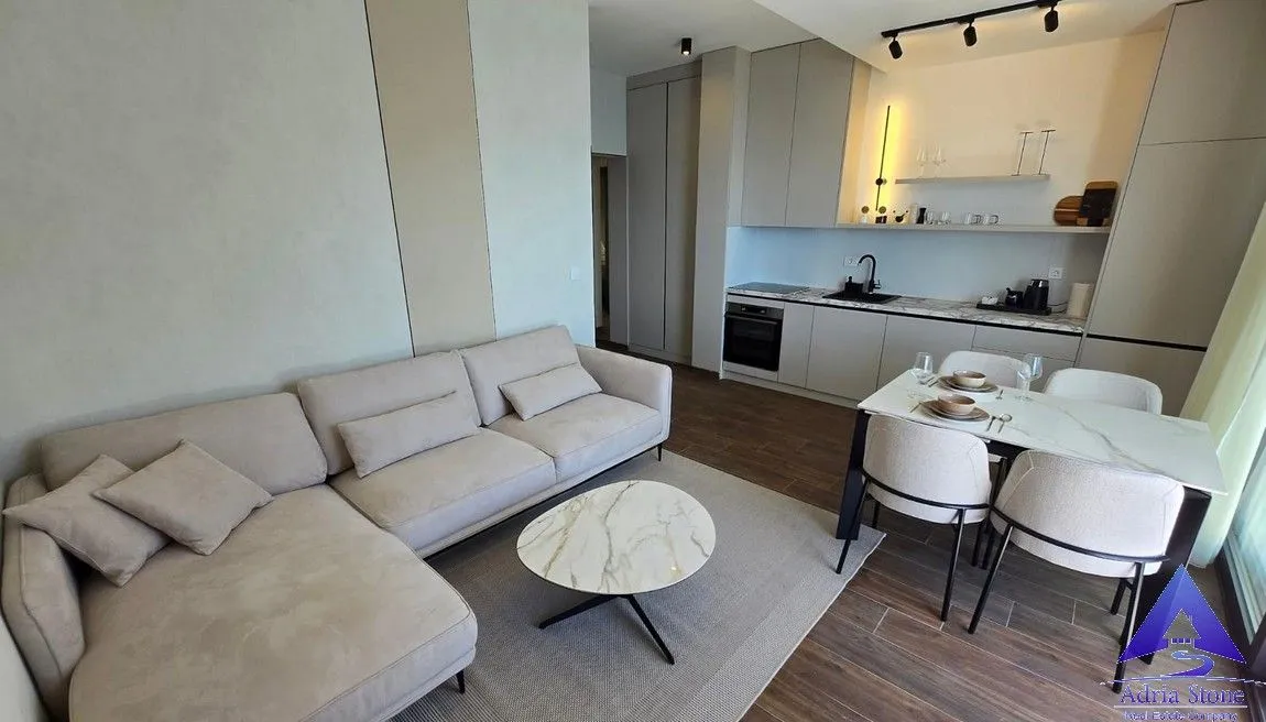 Prodaja, dvosoban stan, 57m², Njivice, Herceg Novi
