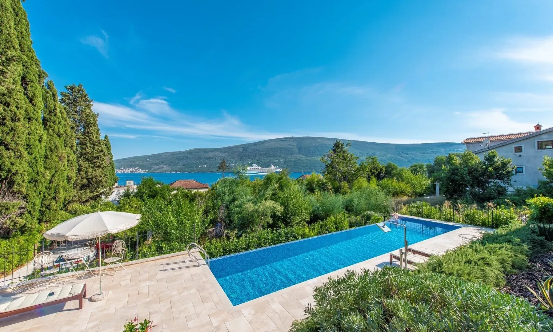 Sale, house, 198m², Bratešići, Kotor