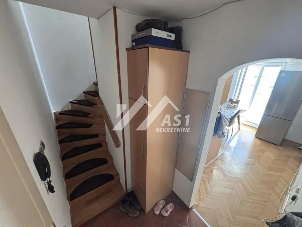Prodaja, četvorosoban stan, 48m², Adamovićevo Naselje, Novi Sad Sve Podlokacije