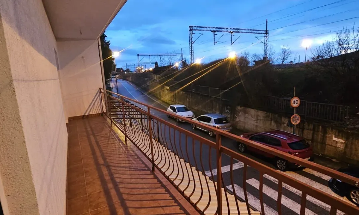 Prodaja, dvosoban stan, 83m², Sutomore, Bar