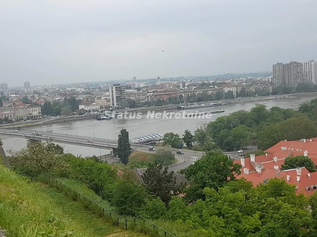 Prodaja, četvorosoban stan, 188m², Petrovaradin, Novi Sad