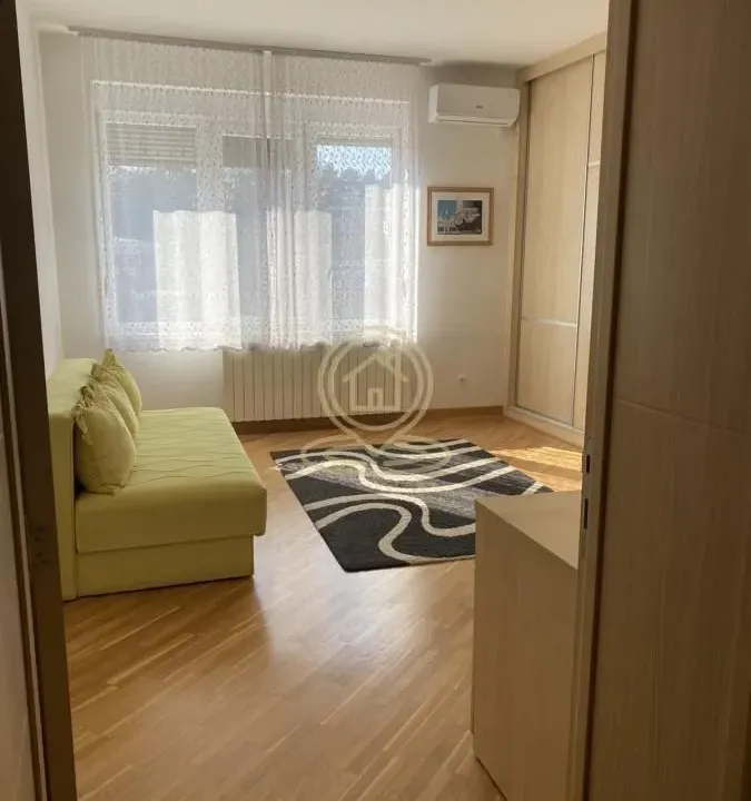 Rent, three bedroom apartment, 92m², Tašmajdan, Palilula Sve Podlokacije