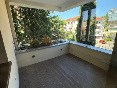 Izdavanje, trosoban stan, 134m², Gorica C, Podgorica - image 11