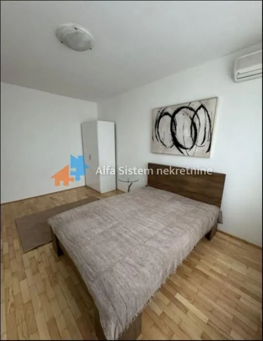 Izdavanje, četvorosoban stan, 120m², Savski Venac, Beograd