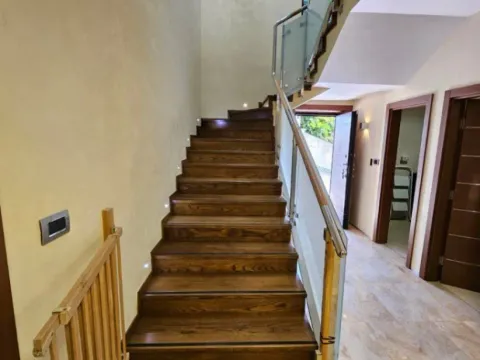 Izdavanje, kuća, 380m², Mareza, Podgorica - image 8