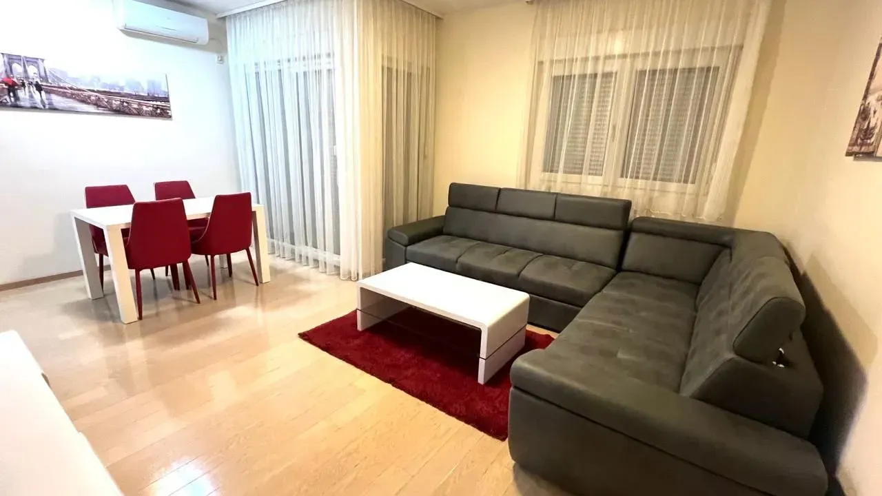 Izdavanje, jednosoban stan, 54m², City Kvart, Podgorica