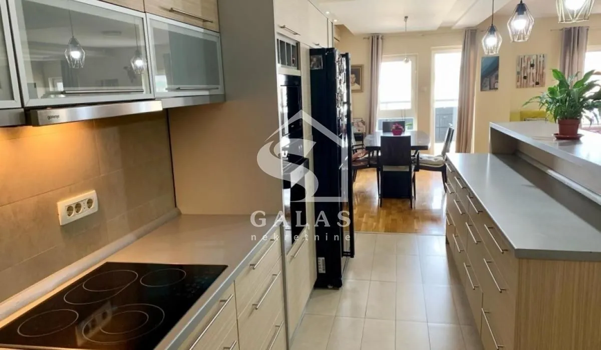 Prodaja, četvorosoban stan, 157m², Đeram Pijaca, Beograd