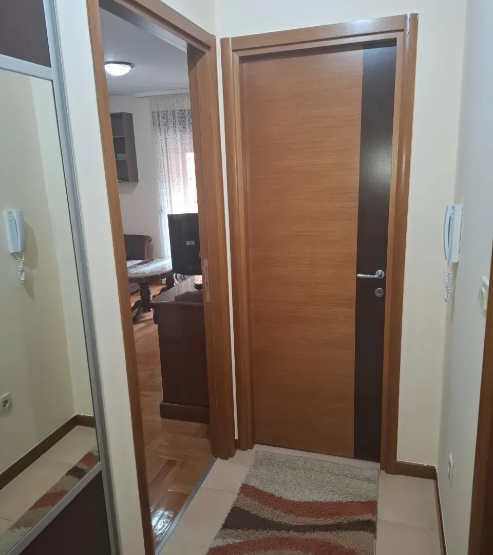 Izdavanje, jednosoban stan, 41m², Stari Aerodrom, Podgorica