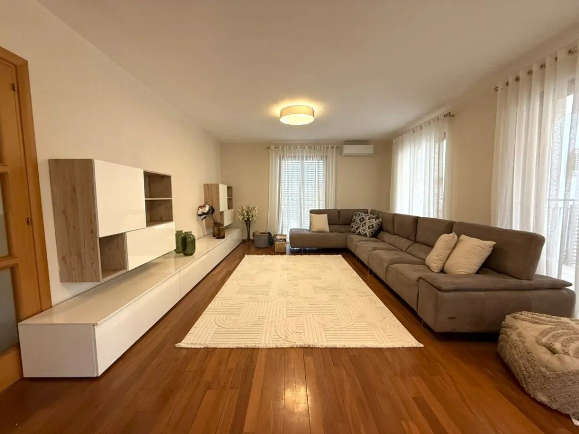 Rent, four bedroom apartment, 200m², Gorica C, Podgorica