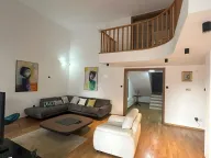 Izdavanje, kuća, 300m², Gorica C, Podgorica