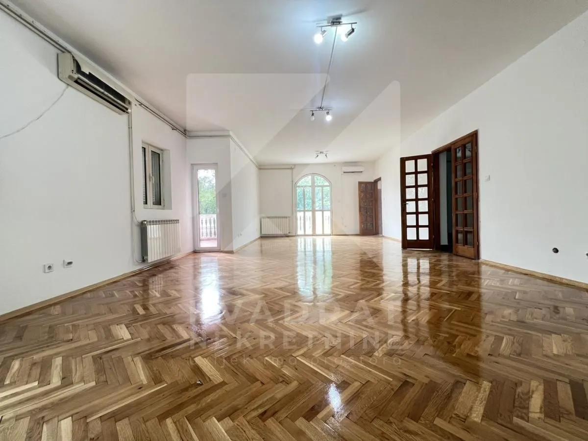 Rent, house, 220m², Dahna, Podgorica