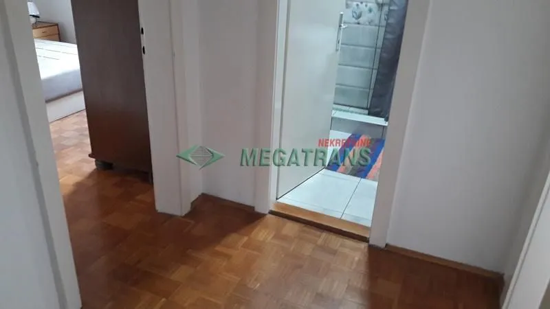 Izdavanje, četvorosoban stan, 97m², Centar, Novi Sad
