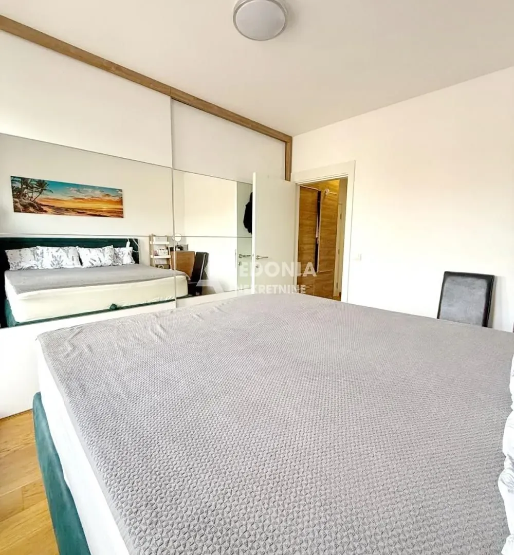 Prodaja, četvorosoban stan, 98m², Zemun Sve Podlokacije, Beograd