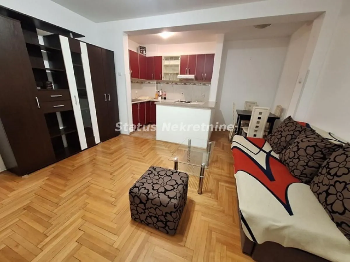 Izdavanje, dvosoban stan, 42m², Sajmište, Novi Sad