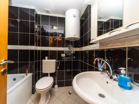 Rent, three bedroom apartment, 160m², Pobrežje, Podgorica - image 8