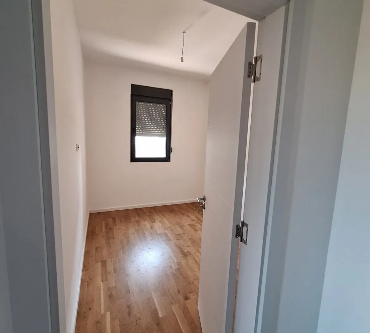 Izdavanje, dvosoban stan, 64m², Tološi, Podgorica