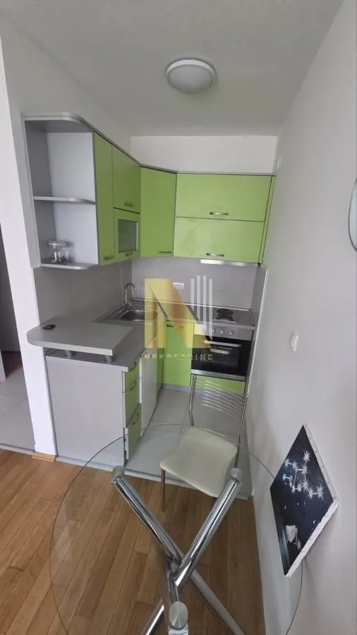 Izdavanje, jednosoban stan, 33m², Rotkvarija, Novi Sad Sve Podlokacije