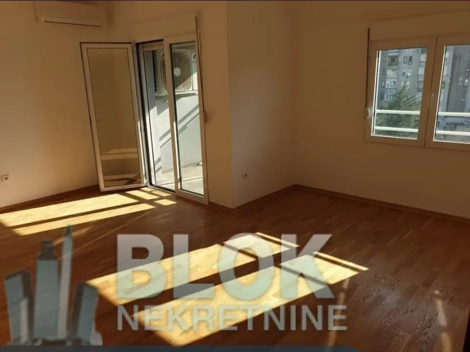 Izdavanje, dvosoban stan, 60m², Blok 6, Podgorica