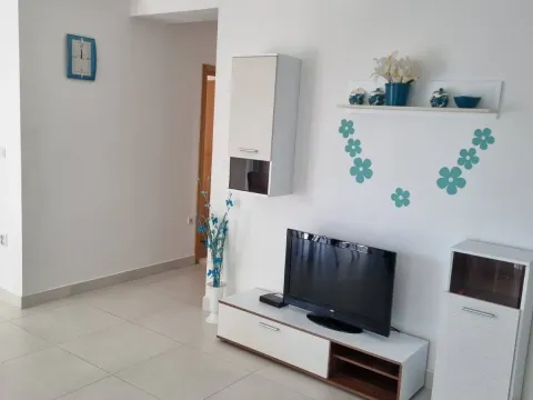 Izdavanje, jednosoban stan, 56m², Bečići, Budva - image 10
