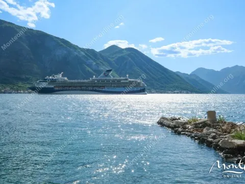 Sale, two bedroom apartment, 85m², Dobrota, Kotor - image 29