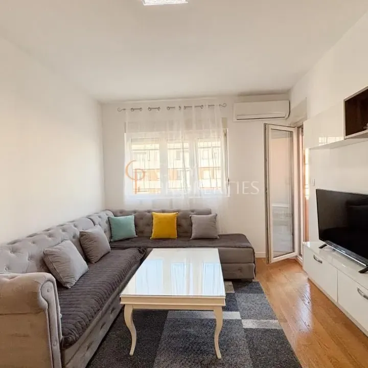 Izdavanje, stan, 65m², Central Point, Podgorica