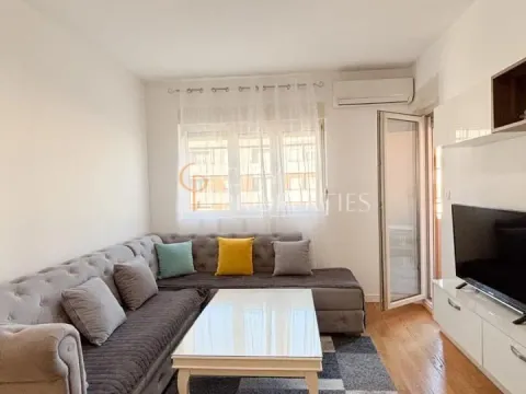 Izdavanje, stan, 65m², Central Point, Podgorica