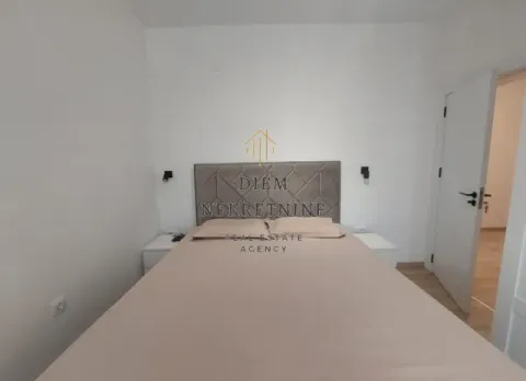 Rent, two bedroom apartment, 70m², Tivat, Crna Gora - image 5