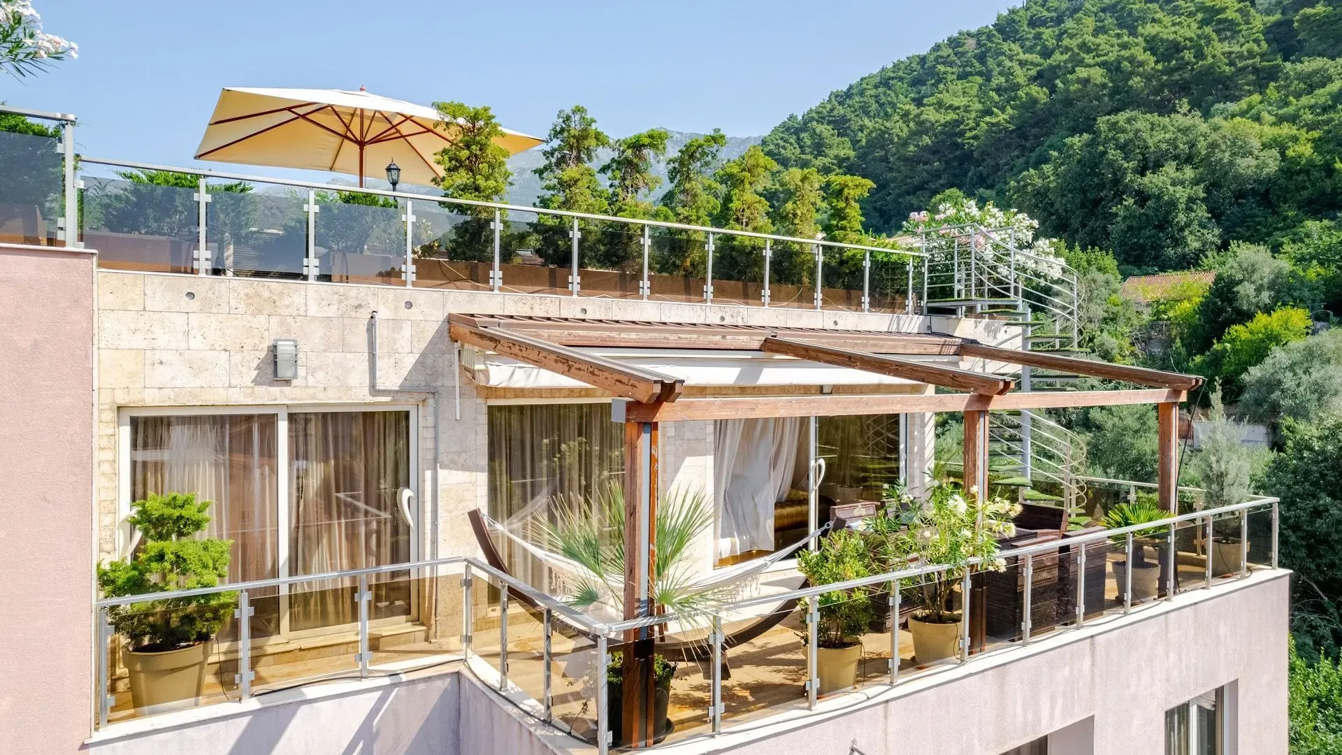 Sale, three bedroom apartment, 400m², Budva, Crna Gora