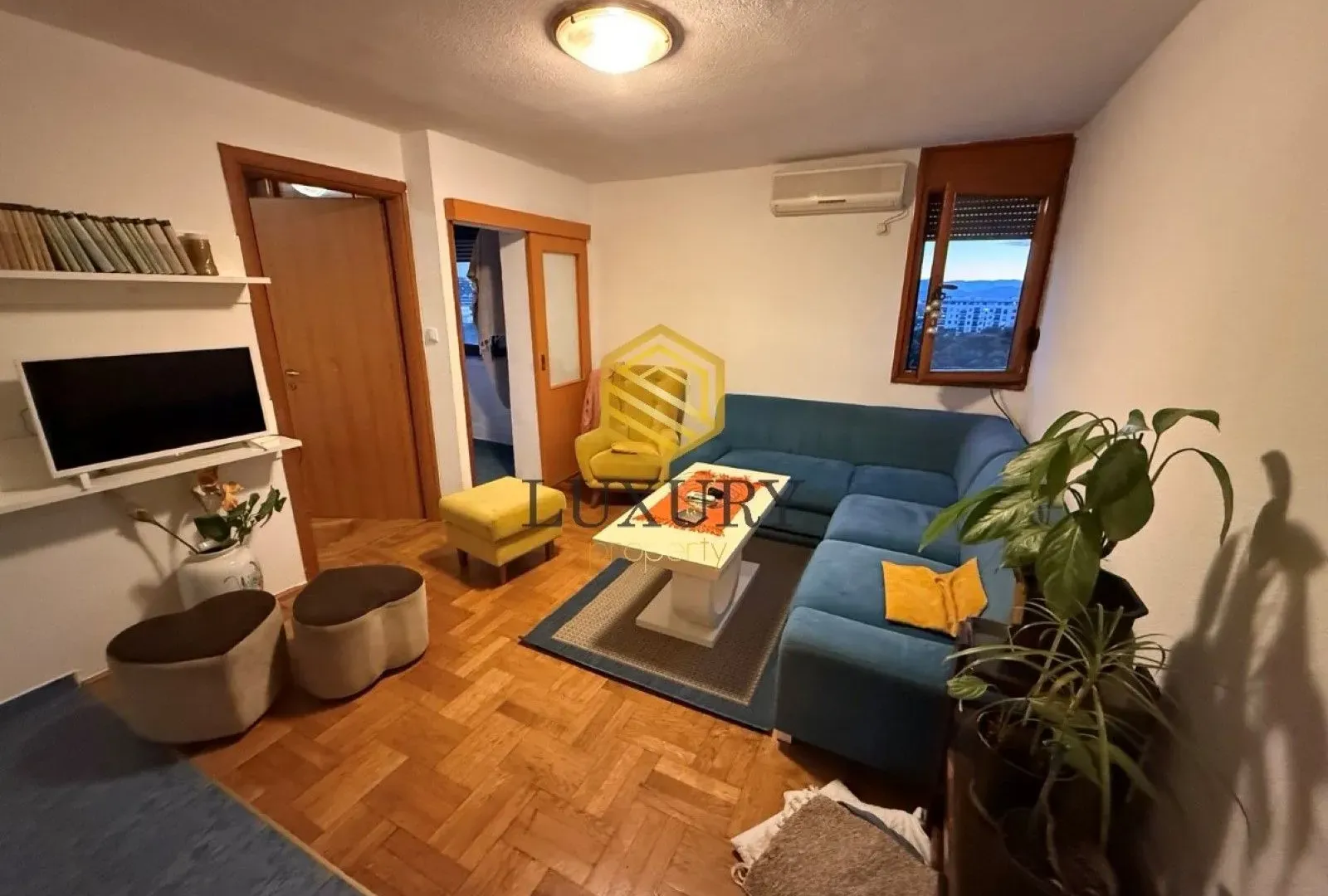 Izdavanje, jednosoban stan, 40m², Blok 5, Podgorica