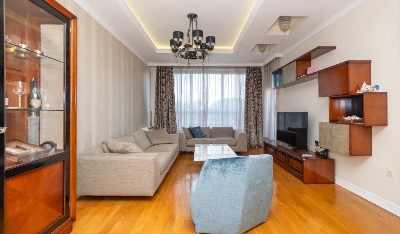 Izdavanje, trosoban stan, 110m², Preko Morače, Podgorica