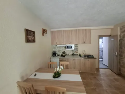 Rent, one bedroom apartment, 50m², Škaljari, Kotor - image 2