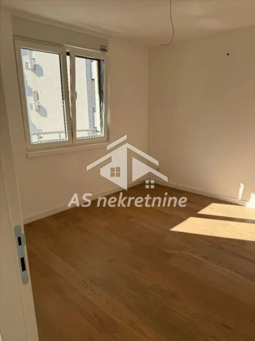 Prodaja, trosoban stan, 71m², Zemun Cara Dušana, Zemun Sve Podlokacije