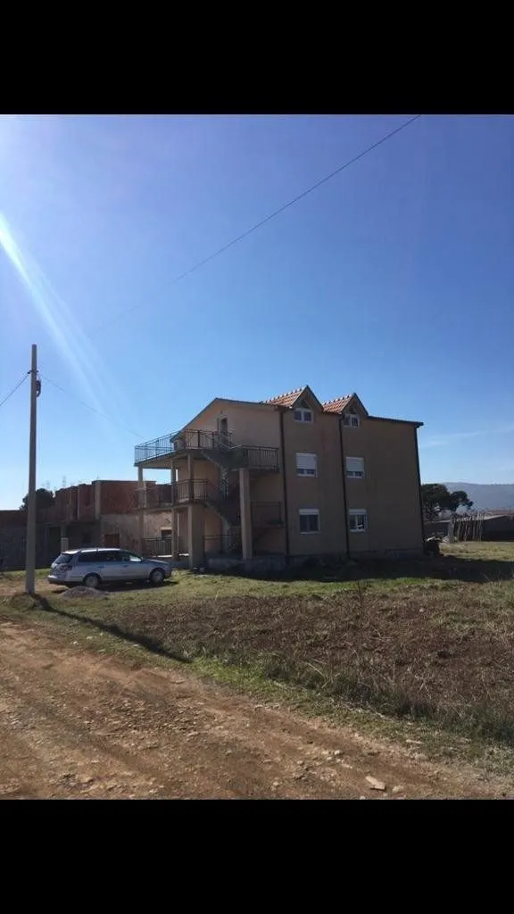 Prodaja, kuća, 340m², Kokoti, Podgorica