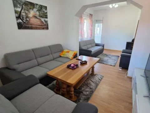 Sale, three bedroom apartment, 160m², Plav, Crna Gora - image 10